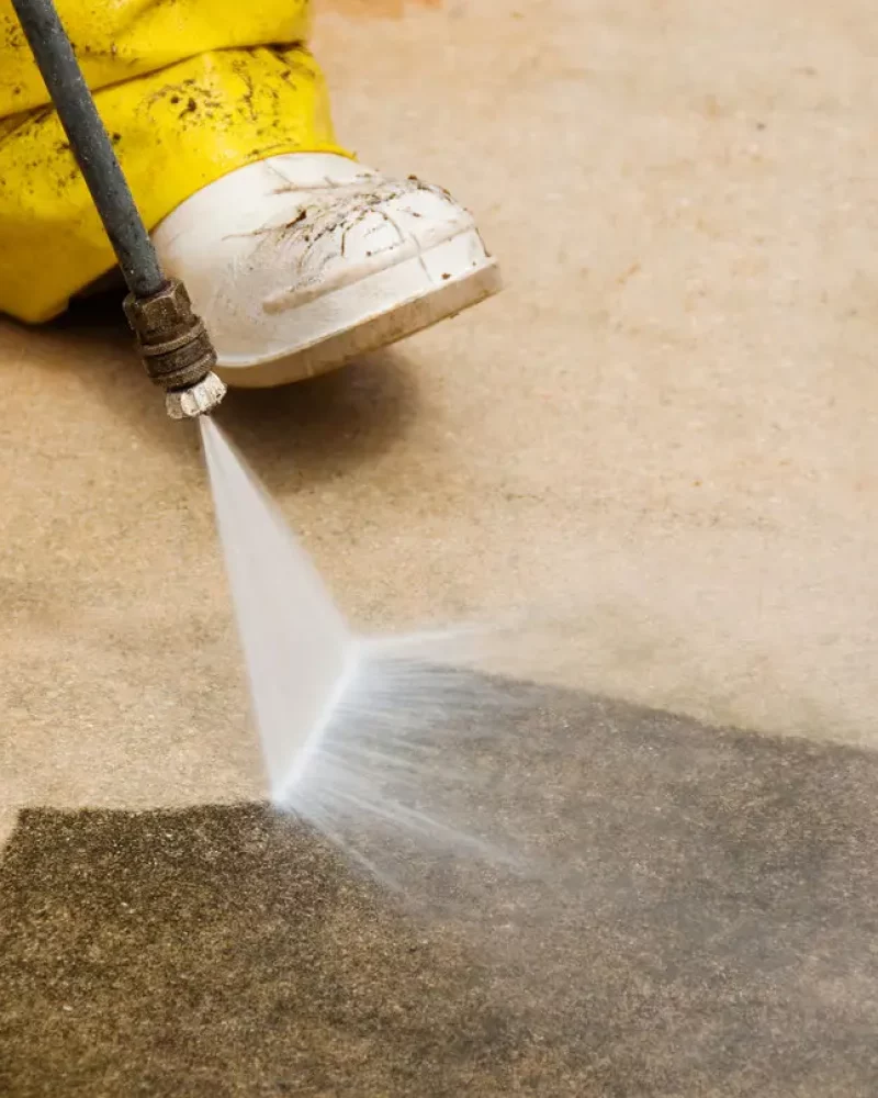 ettoyage haute pression d’un sol extérieur – Remise en état après travaux ou sinistre à Toulouse